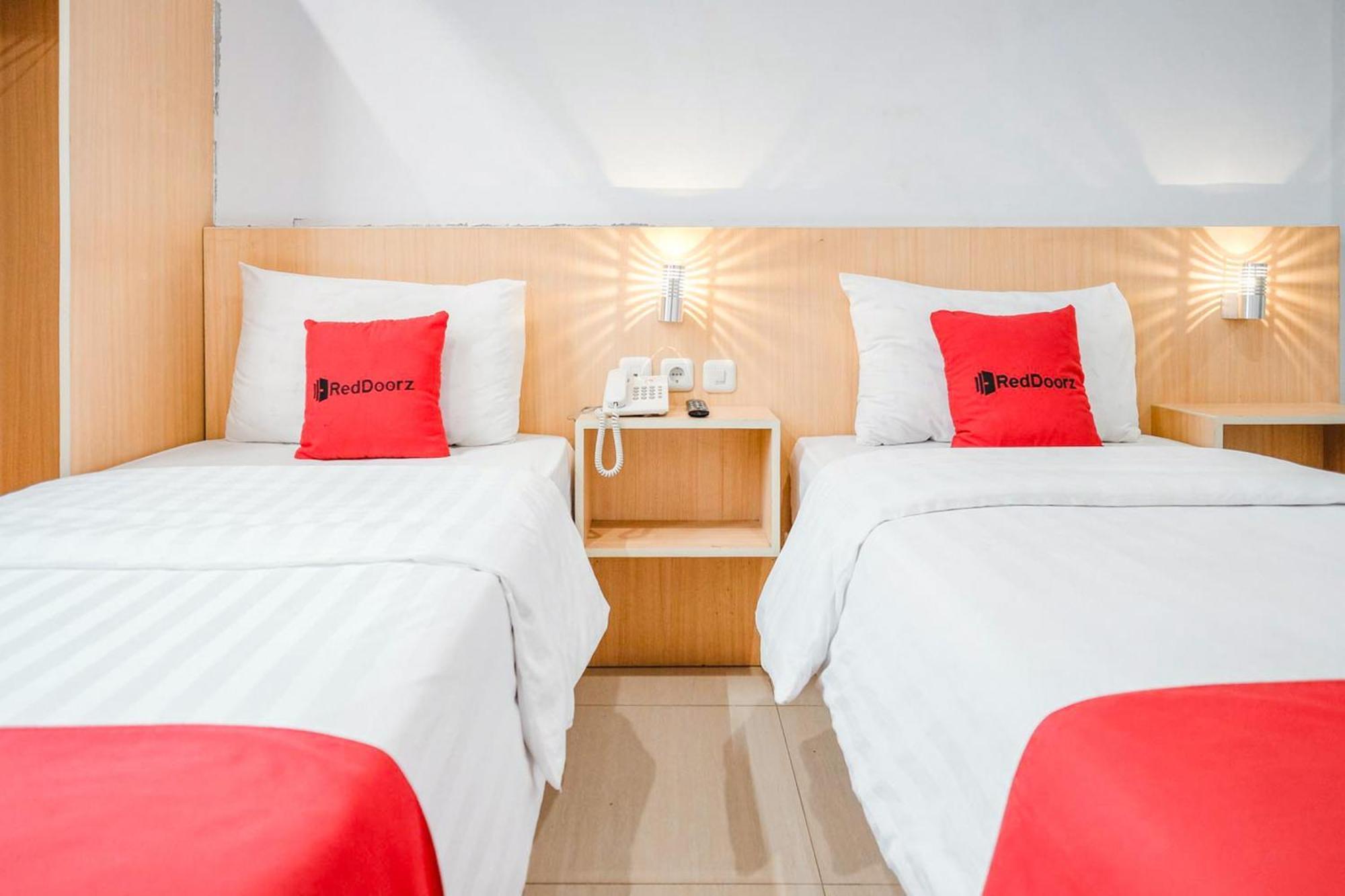 Reddoorz Premium At Hotel T-One Jambi Tanjungjohor Kültér fotó
