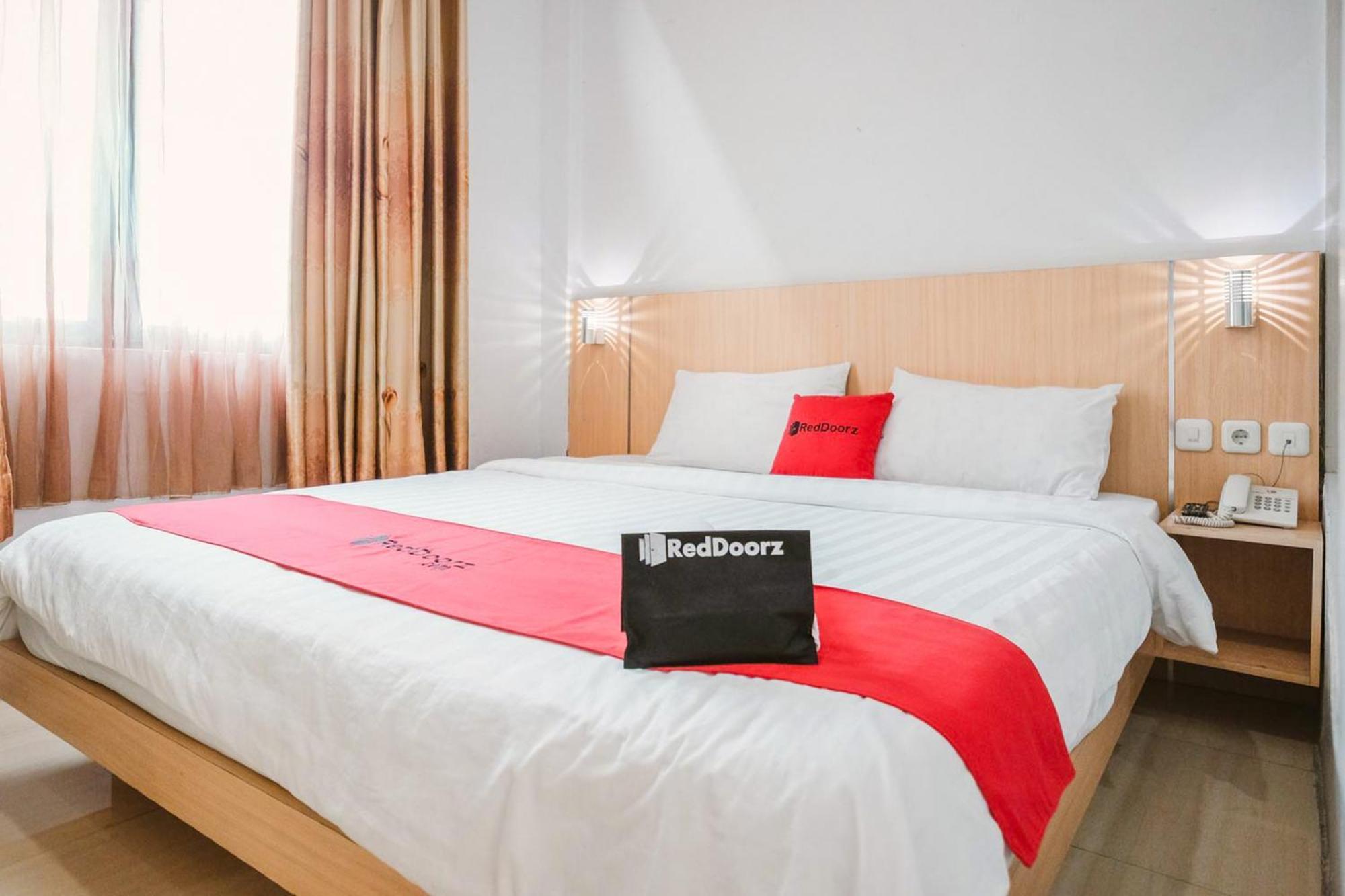 Reddoorz Premium At Hotel T-One Jambi Tanjungjohor Kültér fotó