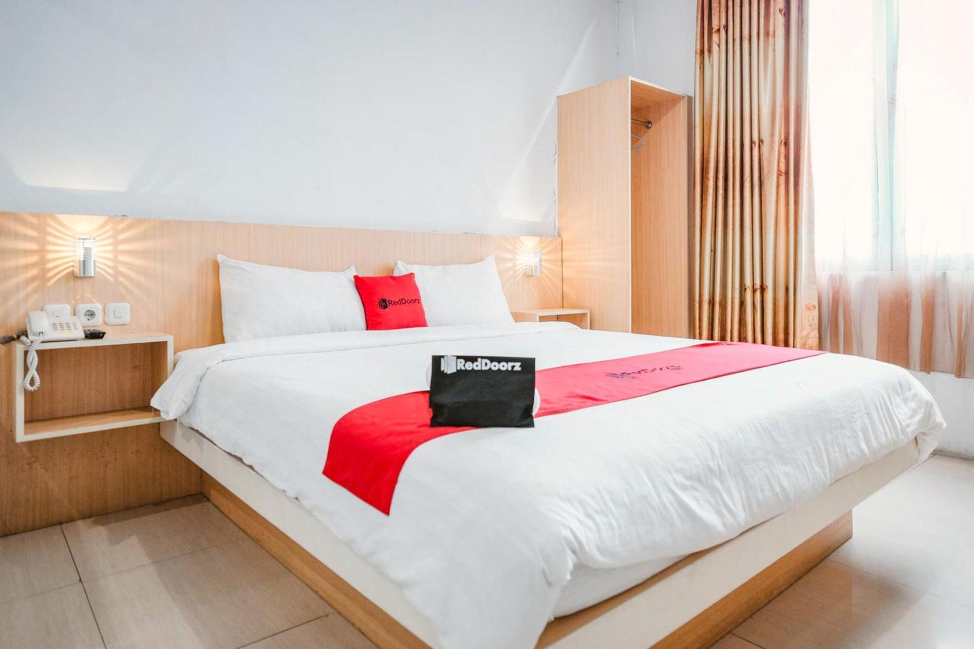 Reddoorz Premium At Hotel T-One Jambi Tanjungjohor Kültér fotó